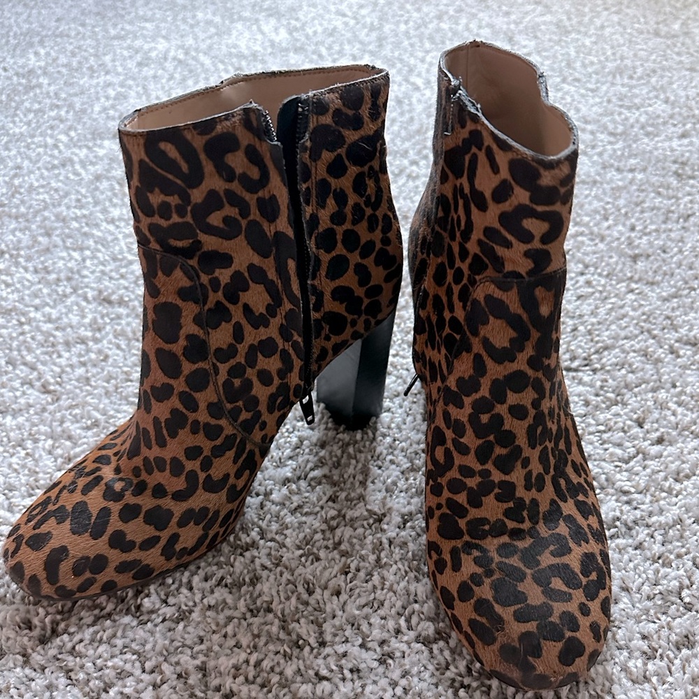 Banana Republic cheetah booties size 8